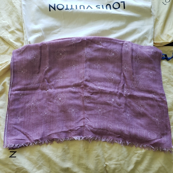 Limited Time Listing Authentic Louis Vuitton Rose Monogram Etole Mahina Scarf - Picture 2 of 9